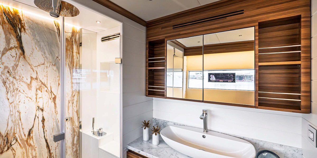 Аренда катамарана на солнечных батареях Vision F Yacht ATRAVERSIA во Франции